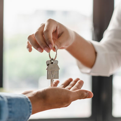 Landlord handing over keys